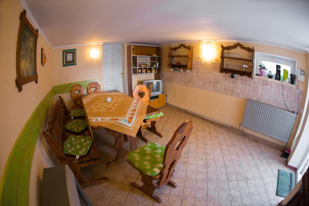 Pensiunea Kristin Braşov Habitación foto